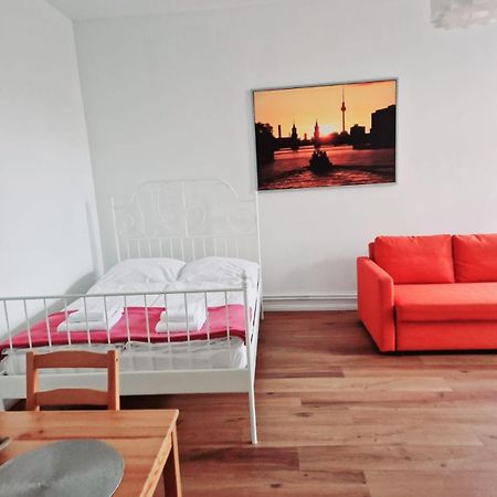 City Studio Apartment For 4, Near Sonnenallee Берлин Екстериор снимка