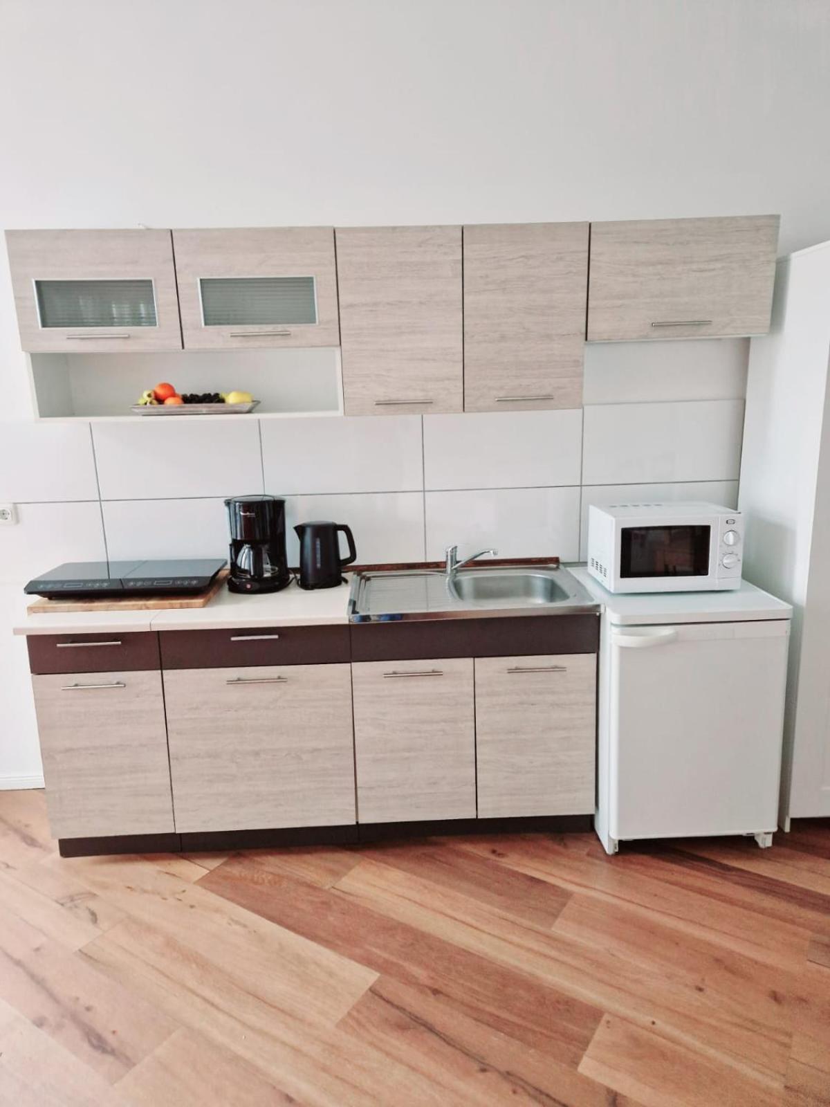 City Studio Apartment For 4, Near Sonnenallee Берлин Екстериор снимка